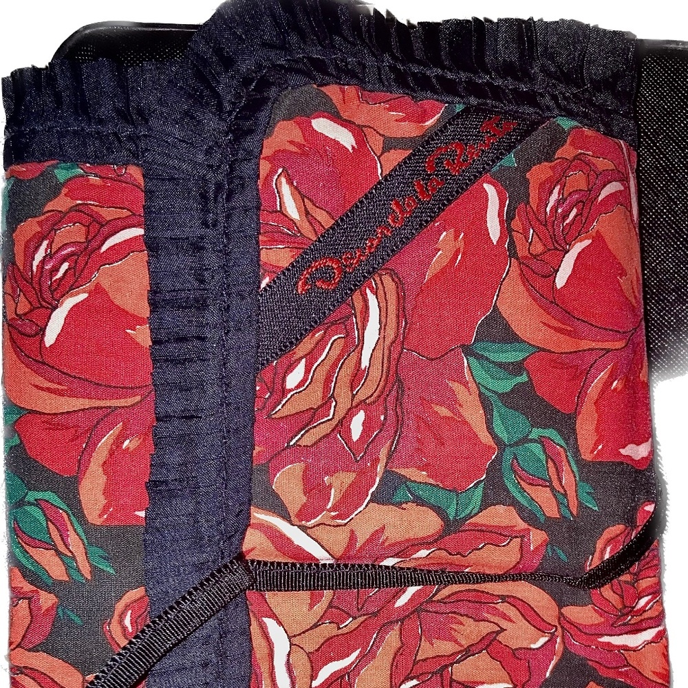 Oscar De La Renta Folding Makeup Bag